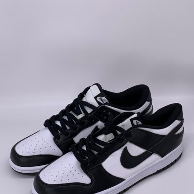 ciska Unisex Black and White Nike sneakers