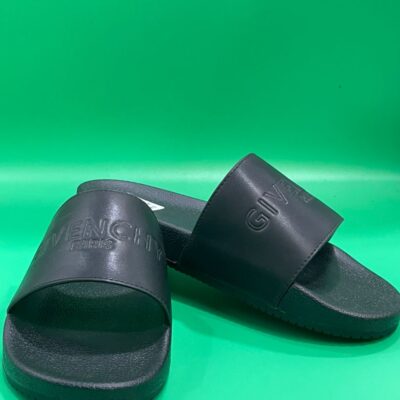 Givenchy carton slide